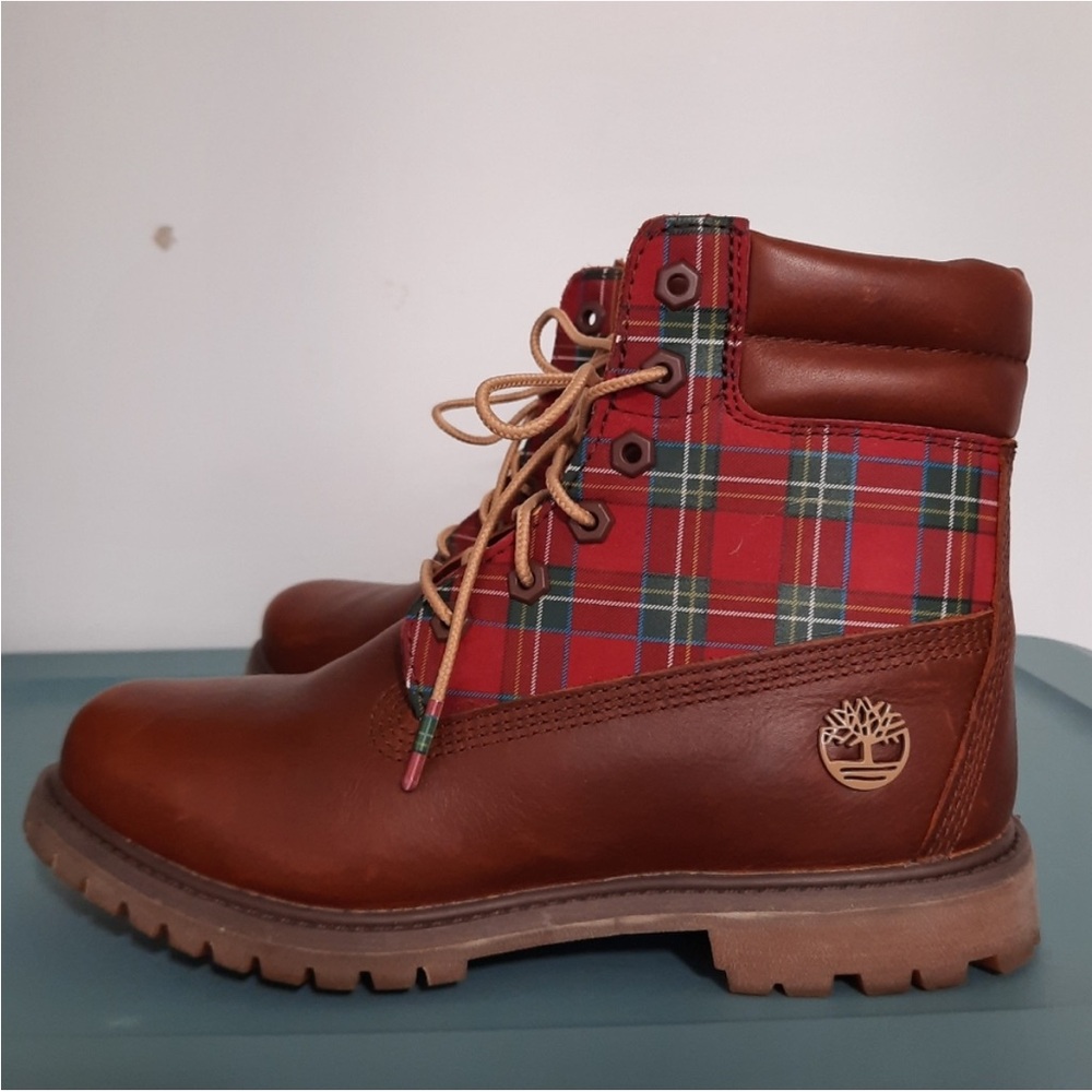 Timberland Limited Edition
Gingerbread Plaid Leather Boots
Womens Size 8.5